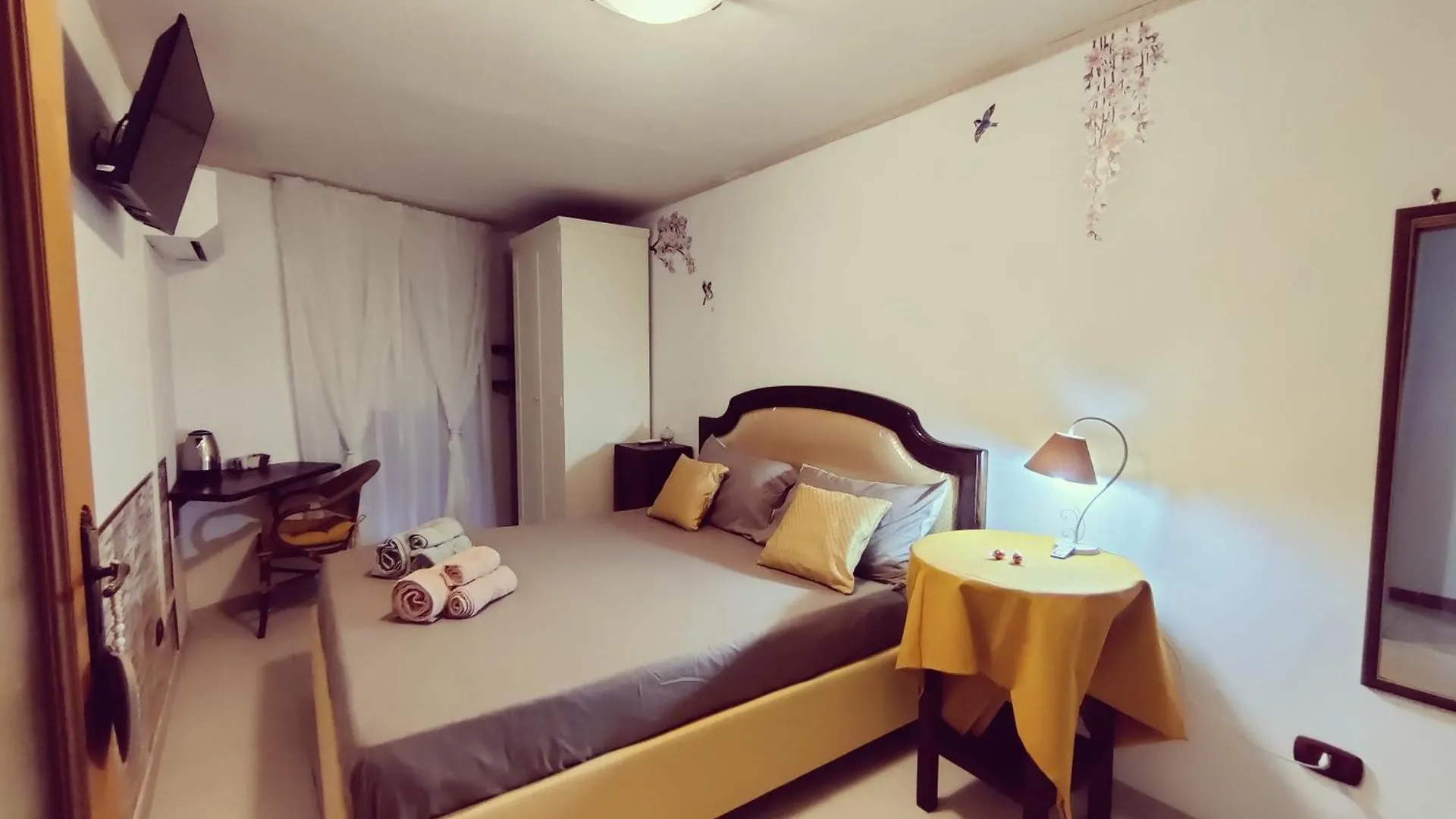 The Second Floor Hotel Naples