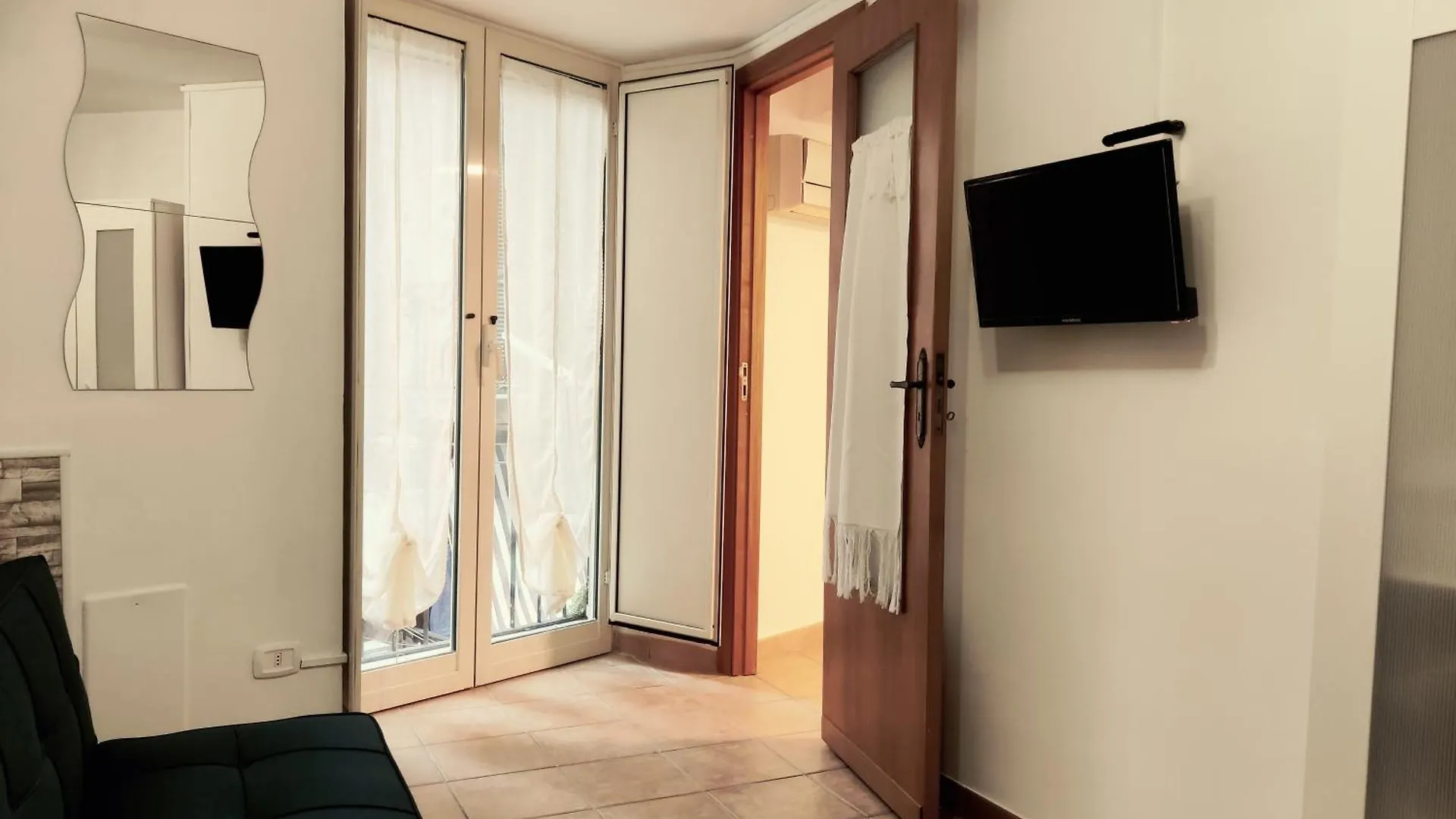 The Second Floor Hotel Naples Guest house